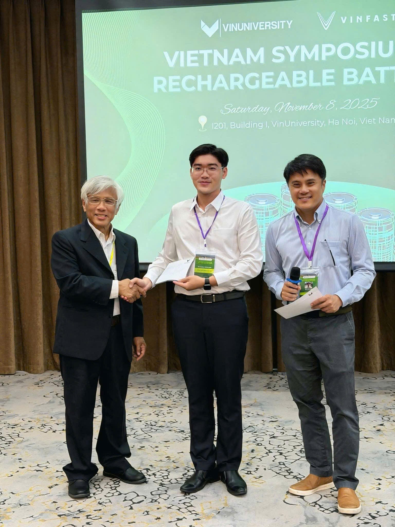 Scientific session at the Vietnam Symposium on Rechargeable Batteries