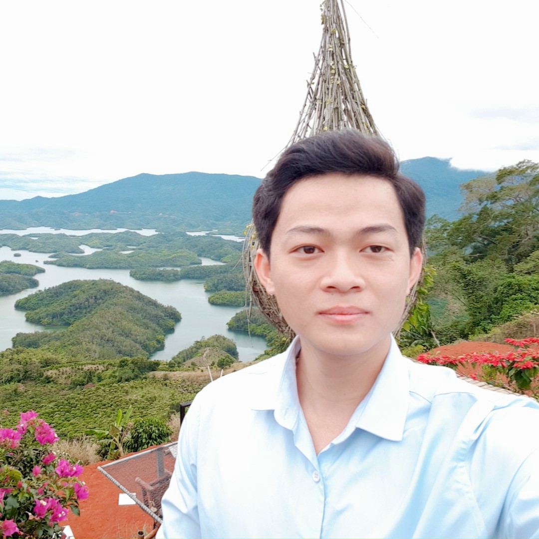 Portrait of physics lecturer Tran Van Thien